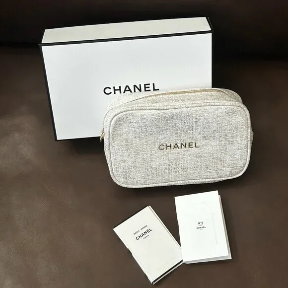 NWT CHANEL Beauty Pouch Make Up Bag + 2 Free Chanel Samples & Chanel Box - Picture 3 of 10